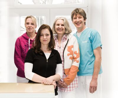 Dr. Jean Meyer und Dr. Margit Melcher mit Anja und Ilka aus der Tierarztpraxis Völkendorf